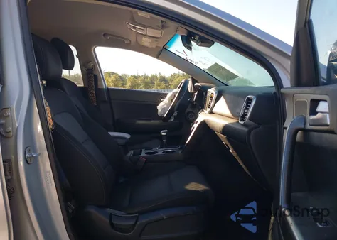 2021 Kia Sportage Lx z USA, uszkodzony, nr VIN KNDPM3AC2M7892312